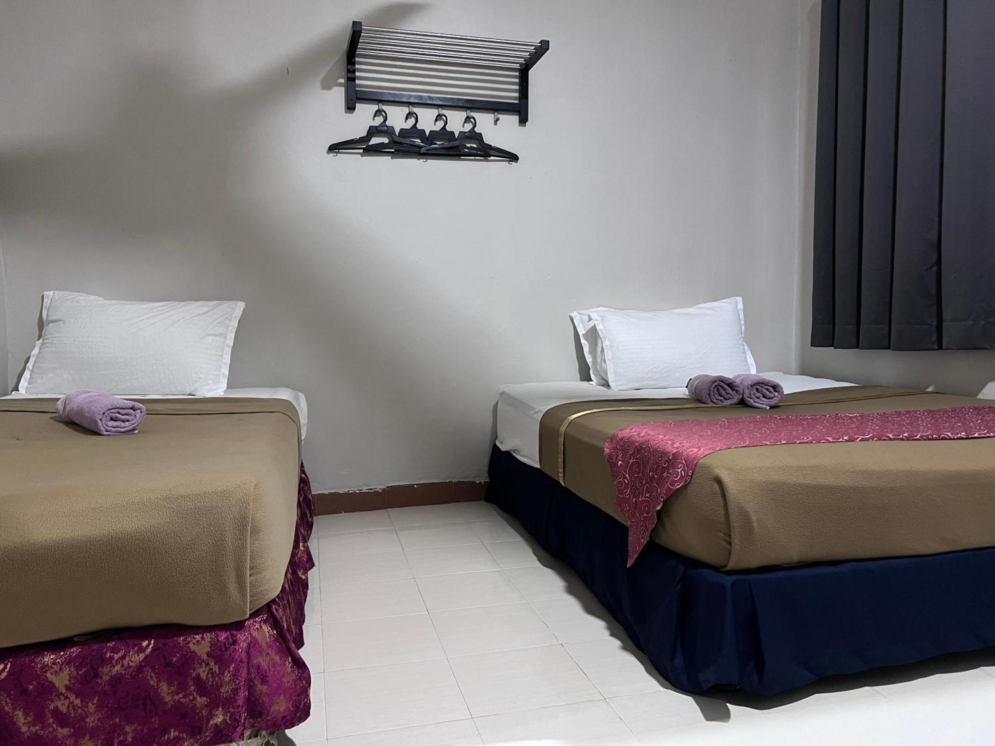 Capital O 91017 Tuba Beach Resort @ Pulau Tuba Kuah Exterior photo